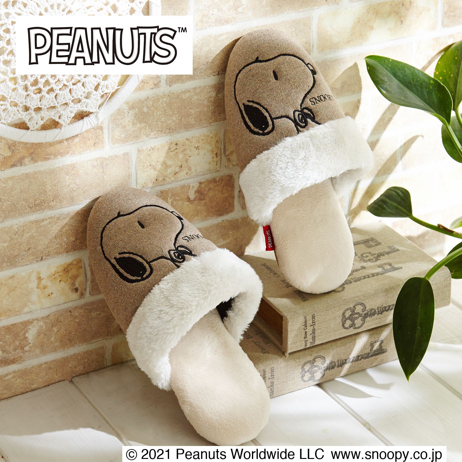 日本千趣會 - 史努比 毛絨絨拼接室內拖-紅格紋 (22-24cm)