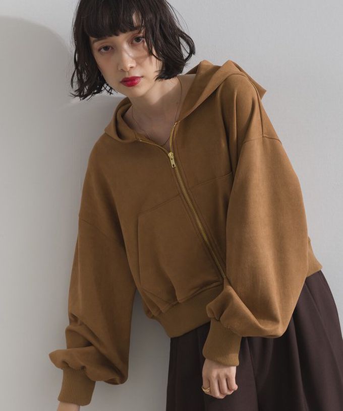 日本 ELENCARE DUE - 輕盈絨皮感雙拉鏈短版連帽外套-焦糖棕