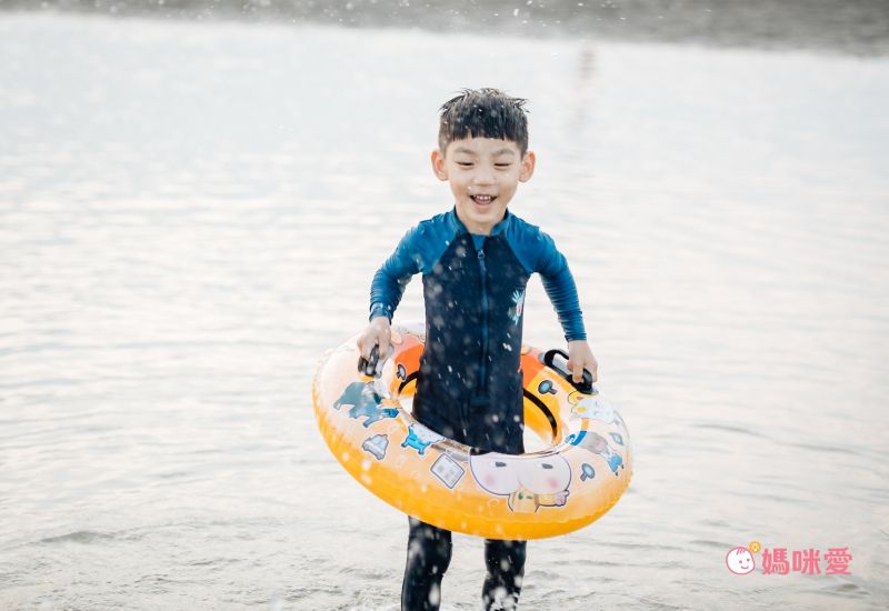 韓國 Winnie Connie - 屁屁偵探兒童泳圈65cm-贈手動式打氣筒1入(顏色隨機) (適用：5-12歲；15-40 公斤)