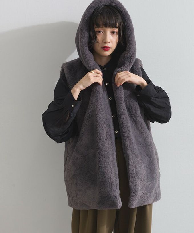 日本 ELENCARE DUE - 柔軟蓬鬆仿毛長版連帽背心(有口袋)-灰