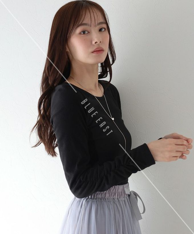 日本 BLUE EAST - 個性皺褶顯瘦U領合身長袖上衣-白