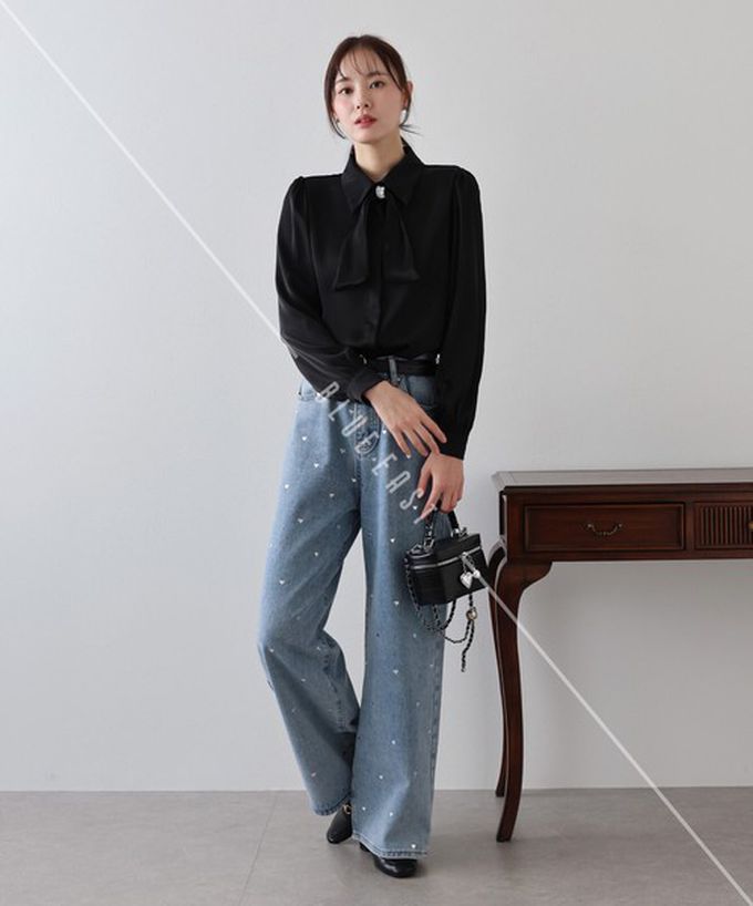 日本 BLUE EAST - 華美珍珠墜飾蝴蝶結緞面長袖襯衫-粉紅 (M)