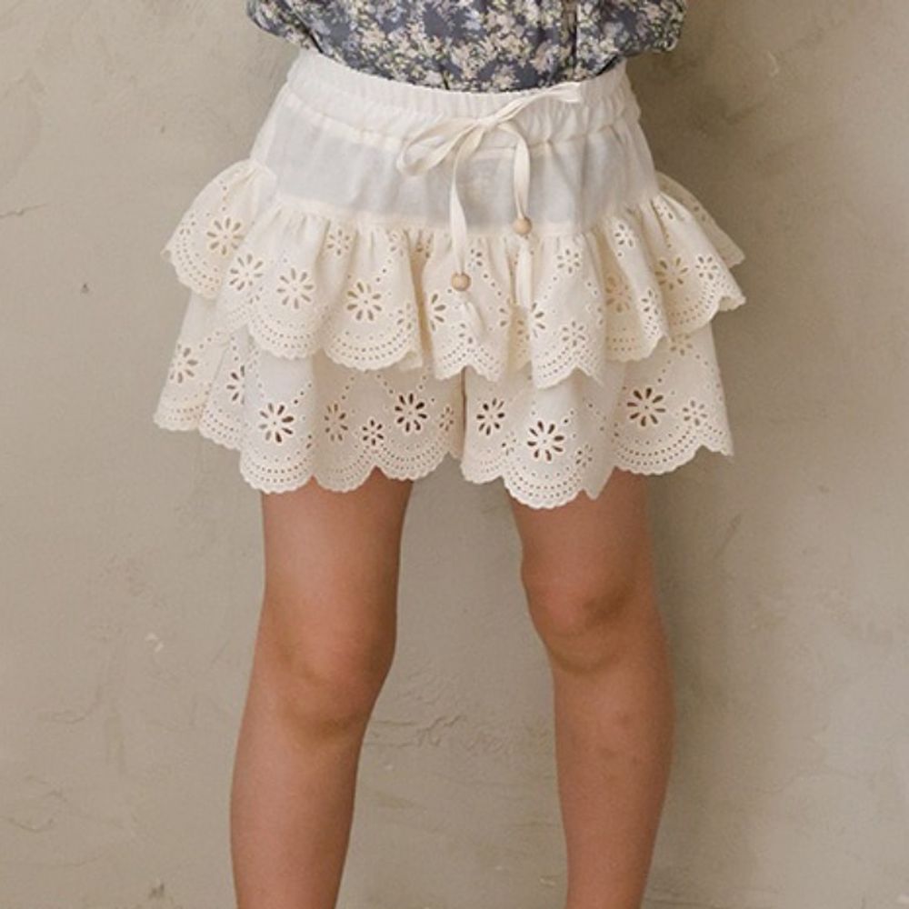 Puellaflo 鬆緊腰花形鏤空層次裙褲-乳酪白