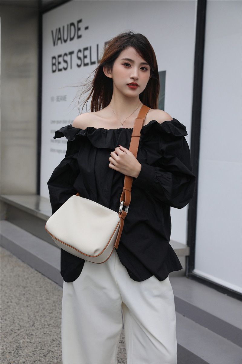 高質感時尚軟牛皮肩背包-白+棕 (28x6x20cm)