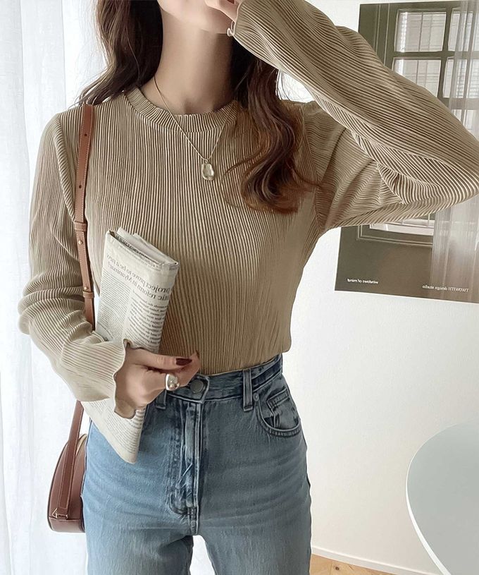 日本 Classical Elf - 圓領細坑條光澤感薄長袖上衣-黑