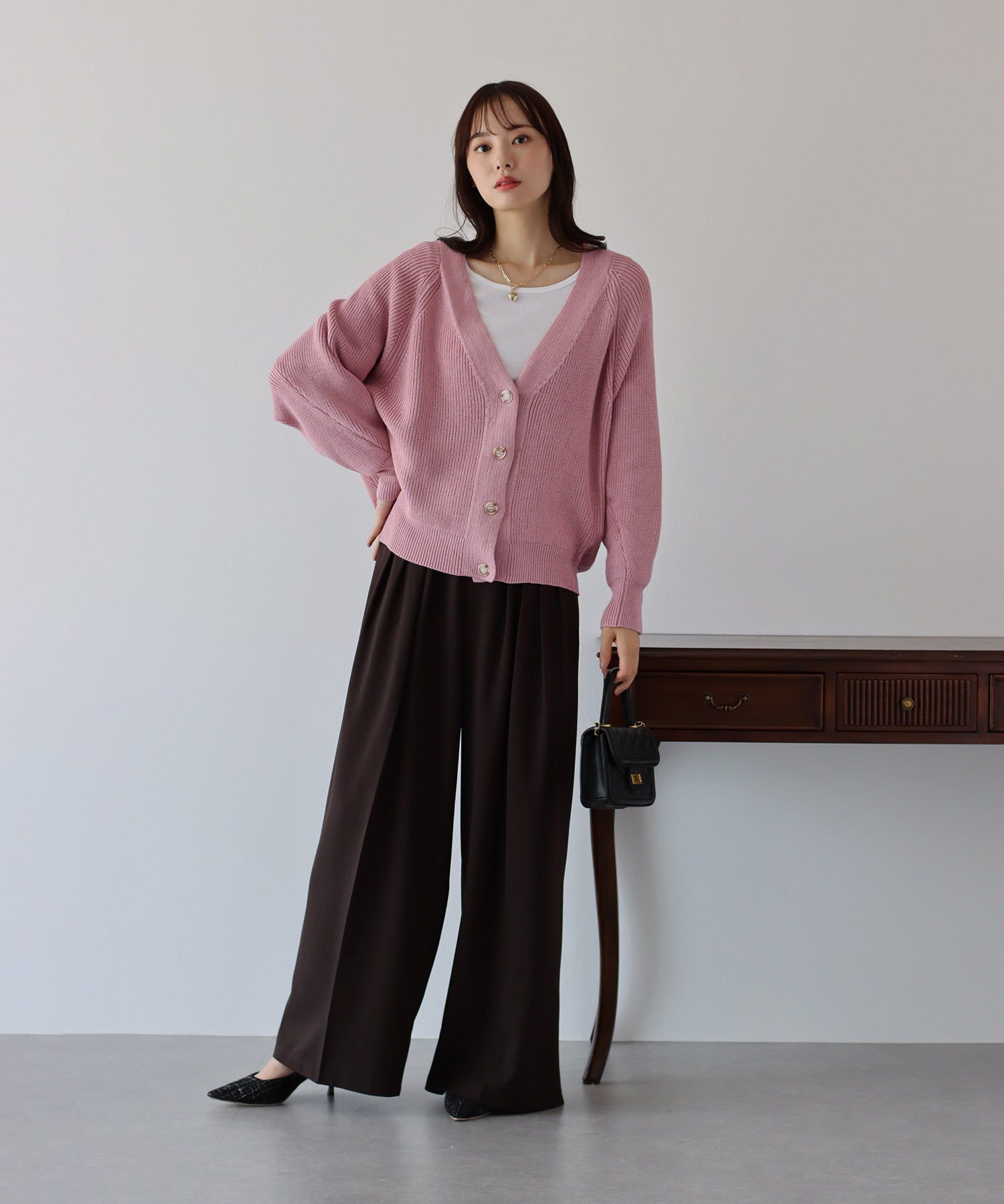 日本 BLUE EAST - 百搭V領彈性針織外套-米杏