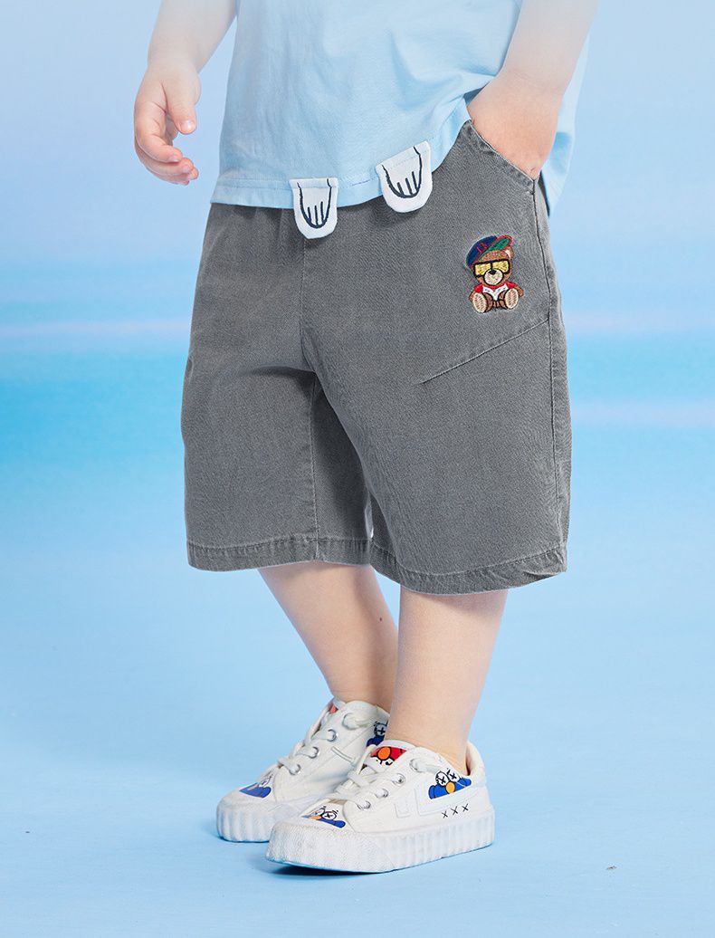 腰鬆緊牛仔休閒五分褲-墨鏡熊熊-淺藍色