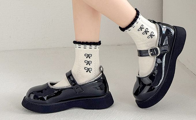 甜美黑白蝴蝶結荷葉邊透氣短筒棉襪