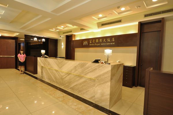 富豪國際大飯店 ★ 出示花博卡或花博門票，就送台中名產「太陽餅」！