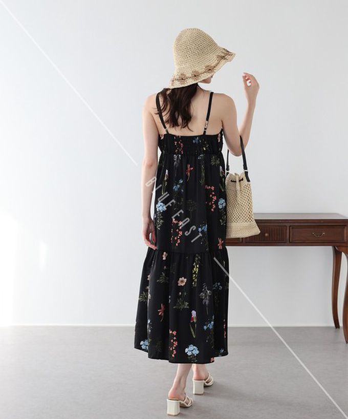 日本 BLUE EAST - 優雅皺摺度假花卉吊帶洋裝-米杏 (M)