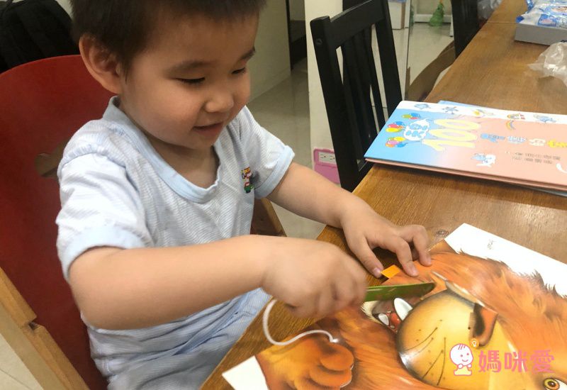 Brush Your Teeth, Please: A Pop-up Book 大家來刷牙（操作互動書）