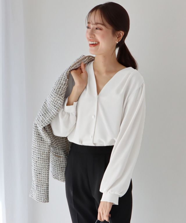 日本 BLUE EAST - 柔美光澤V領長袖襯衫-奶油白