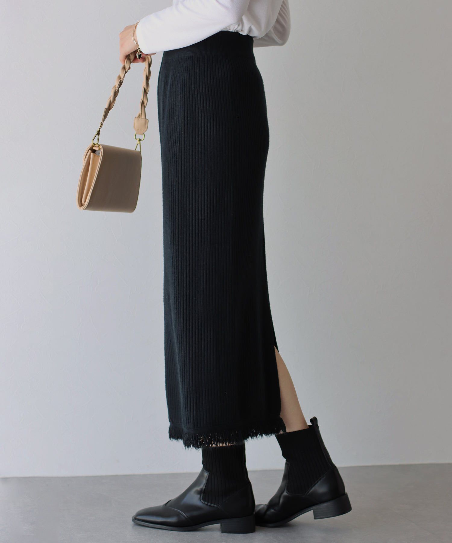 日本 BLUE EAST - 下擺流蘇俐落感針織長裙-白