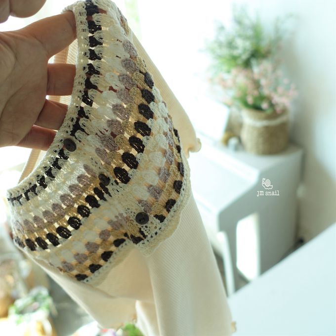 韓國 Jmsnail - 胸前針織花邊裝飾短袖上衣-米白