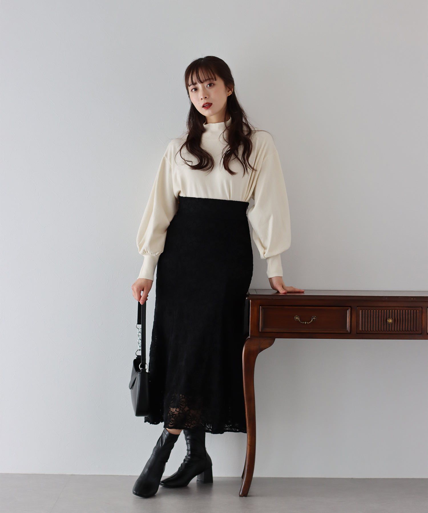 日本 BLUE EAST - 華麗全蕾絲鬆緊魚尾裙-黑