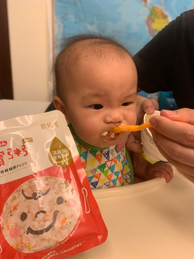 大寶時期就是吃農純鄉長大的，外出很方便攜帶不用擔心保冰問題，頂多帶個悶燒罐就行，懶媽媽如我二寶當然也要繼續農純鄉啦，剛好也收到試吃包馬上開吃，一包150ml很有飽足感，10個多月的二寶很喜歡吃光光，媽媽看了很有成就感☺️
如果你也是懶人育兒的爸媽非常推薦這一款寶寶粥，很方便讓你可以外出趴趴走開心育兒喔！畢竟happy mommy happy kid!真心大推哦～