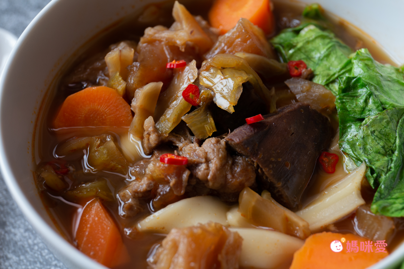 獨家團購！KTV紅燒半筋半肉牛肉麵＆手工豬肉水餃