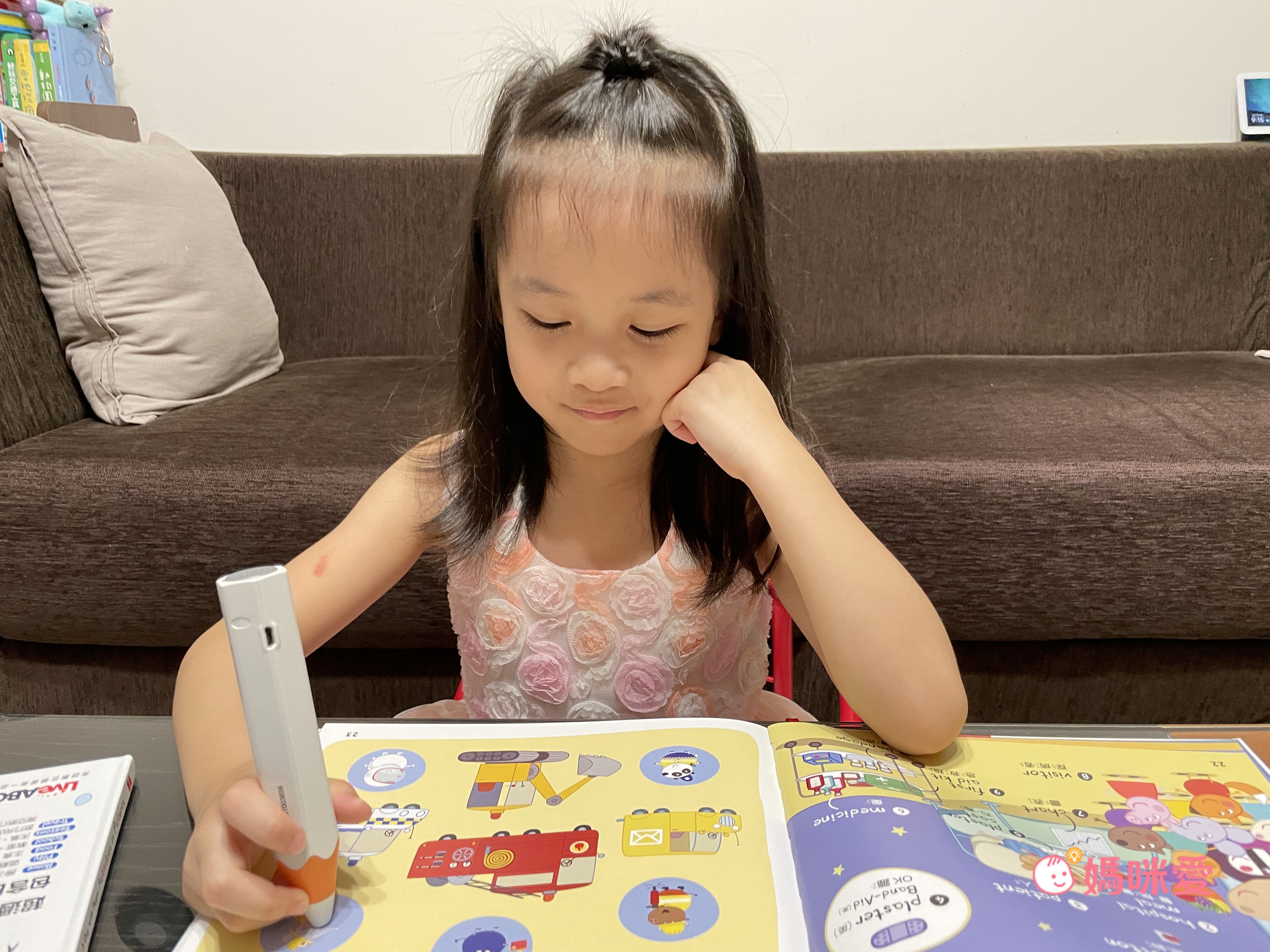 LiveABC - 粉紅豬小妹生活英語藍牙點讀精裝套書-LiveABC藍牙智慧點讀筆+2本書