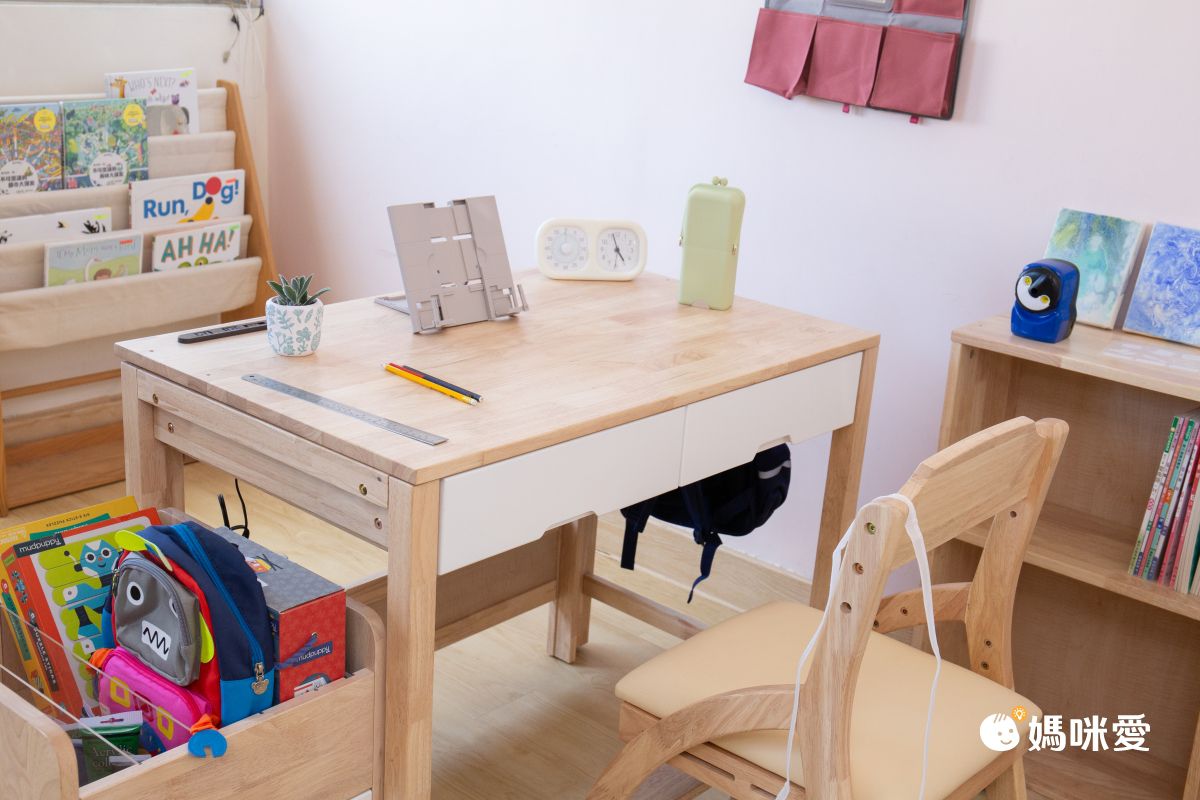 從小學用到成人【Man&Kids ∞無限成長實木桌椅】
