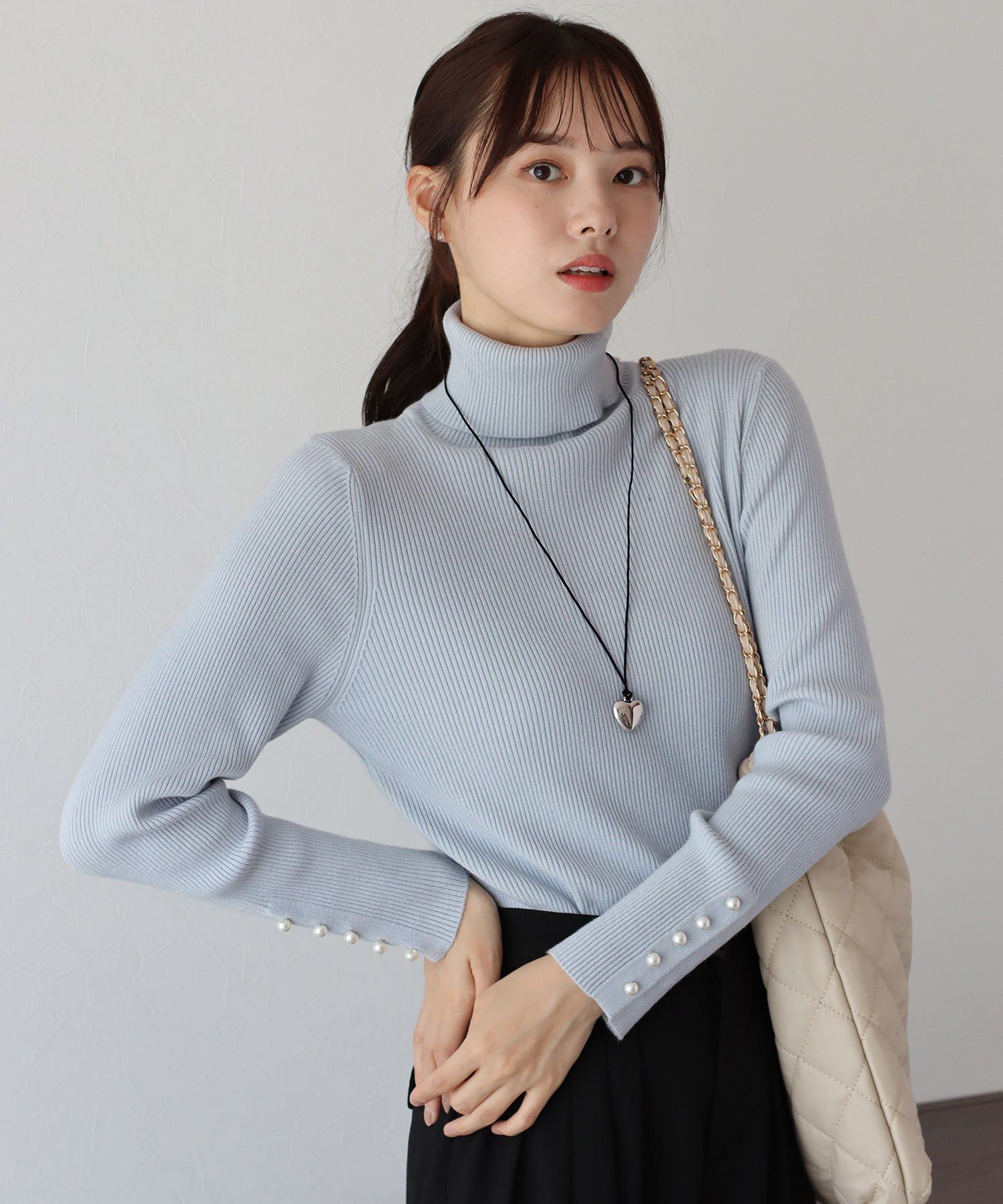 日本 BLUE EAST - 珍珠釦高領羅紋針織上衣-寶藍