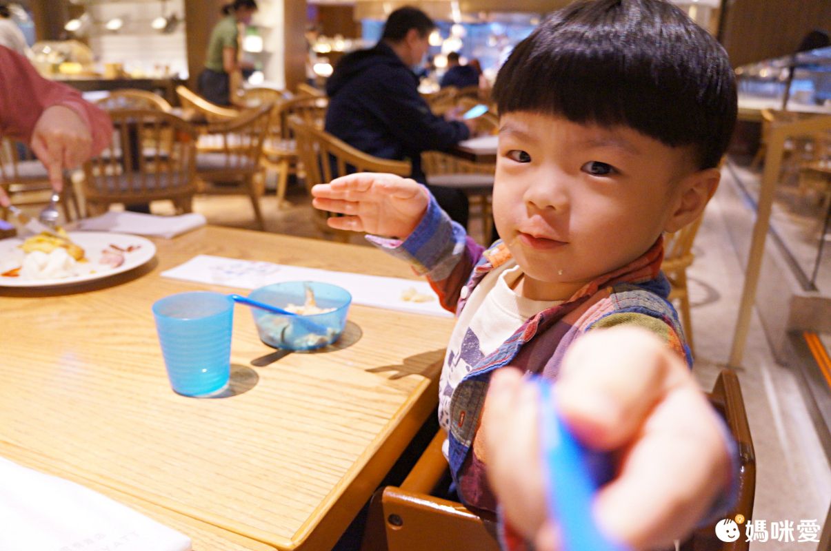 2大2小★暑假不加價【台北君悅】一泊二食豪華度假之旅