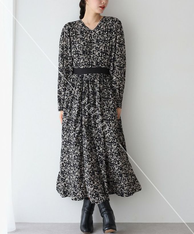 日本 BLUE EAST - 成熟花卉飄逸感V領長袖洋裝-卡其米