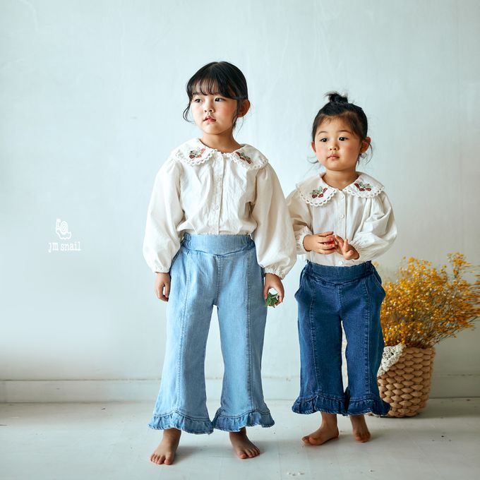 韓國 Jmsnail - 草莓刺繡領點綴澎澎袖襯衫-藍