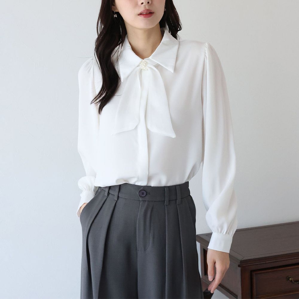 華美珍珠墜飾蝴蝶結緞面長袖襯衫-白 (M)