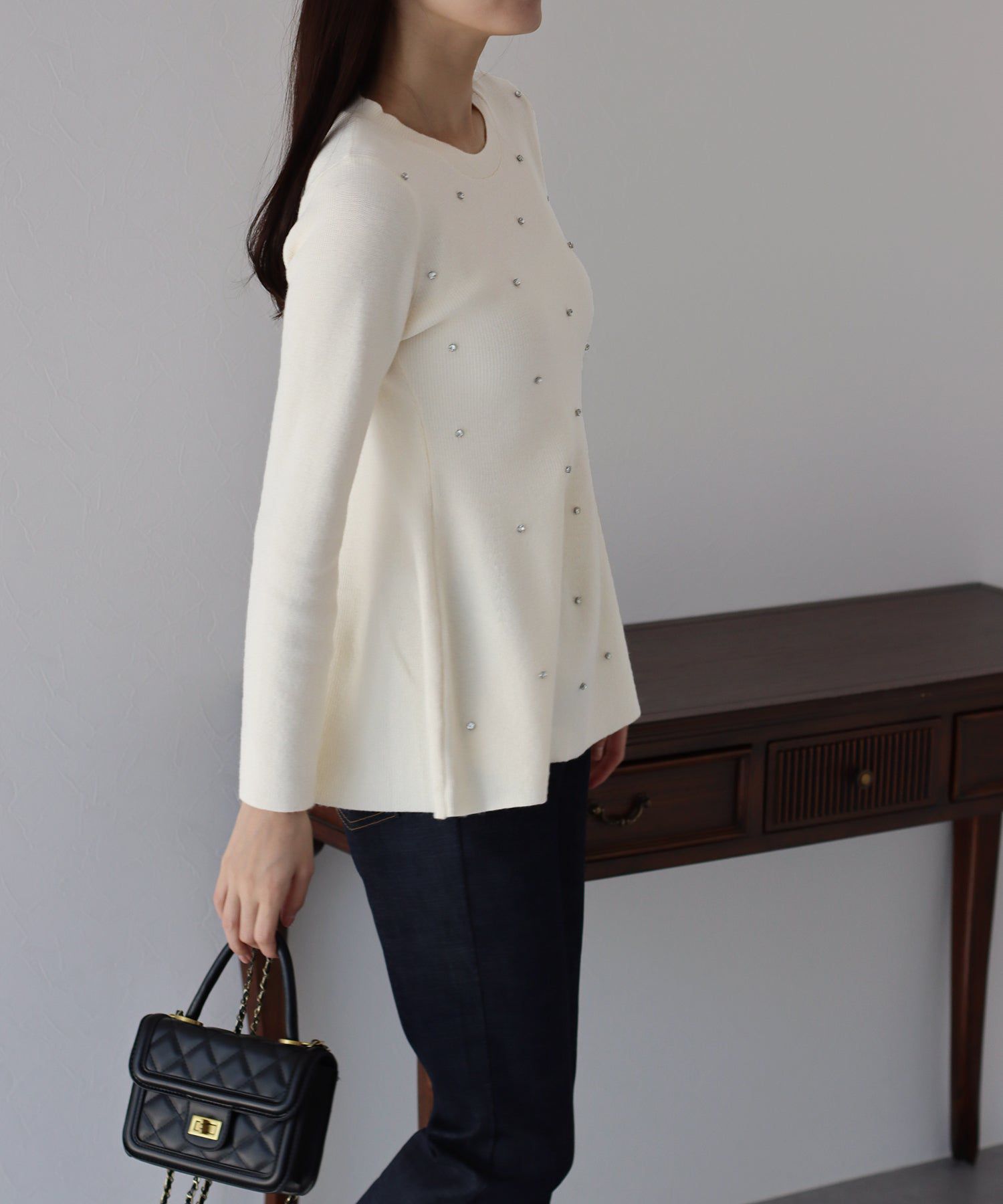 日本 BLUE EAST - 奢華墜飾傘狀修身針織上衣-黑