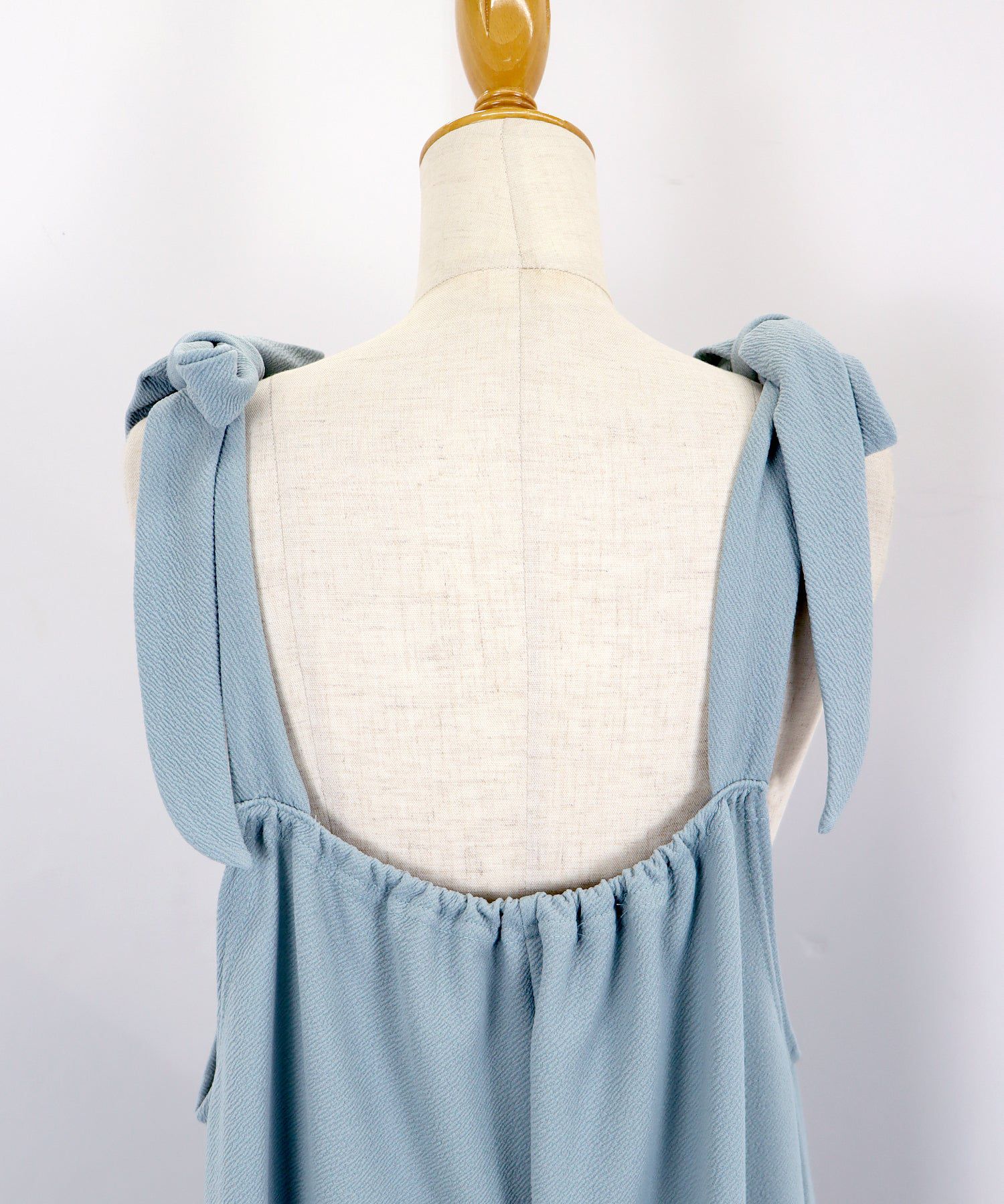 日本 BLUE EAST - 休閒扭結垂墜連身褲-水藍