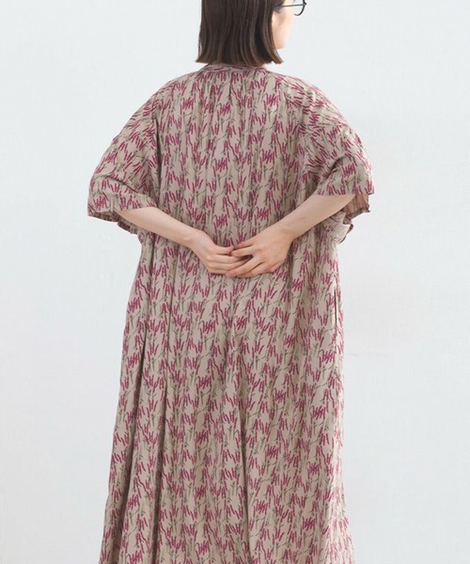 日本 Lupilien - 柔滑嫘縈植物印花寬鬆短袖洋裝-綠x桃