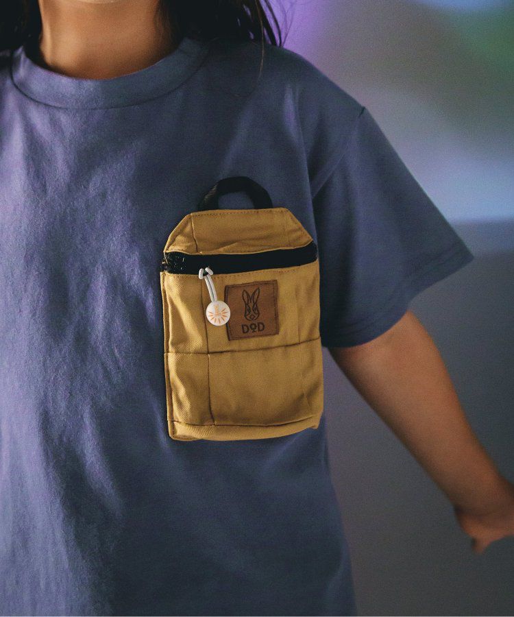 日本 BREEZE - 聯名款 夜光拉鍊大口袋短袖上衣-卡其