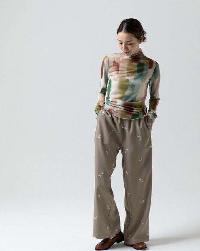 日本 gleam - 水彩畫風透膚皺摺高領長袖上衣-水藍x綠系