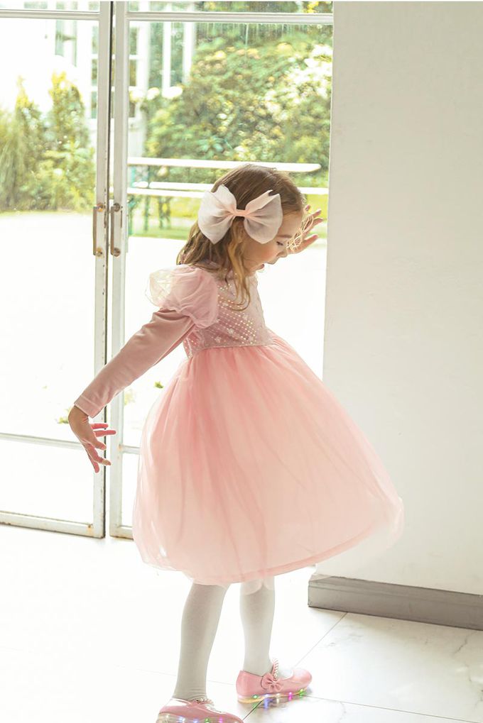 韓國 OZKIZ - 花朵亮片點綴網紗公主袖洋裝-粉