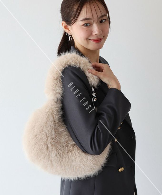 日本 BLUE EAST - 心型鏈條夢幻毛絨手提包-咖啡