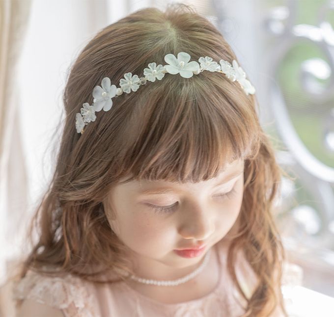 日本 Catherine Cottage - 磨砂優雅花圈造型髮箍-透光白