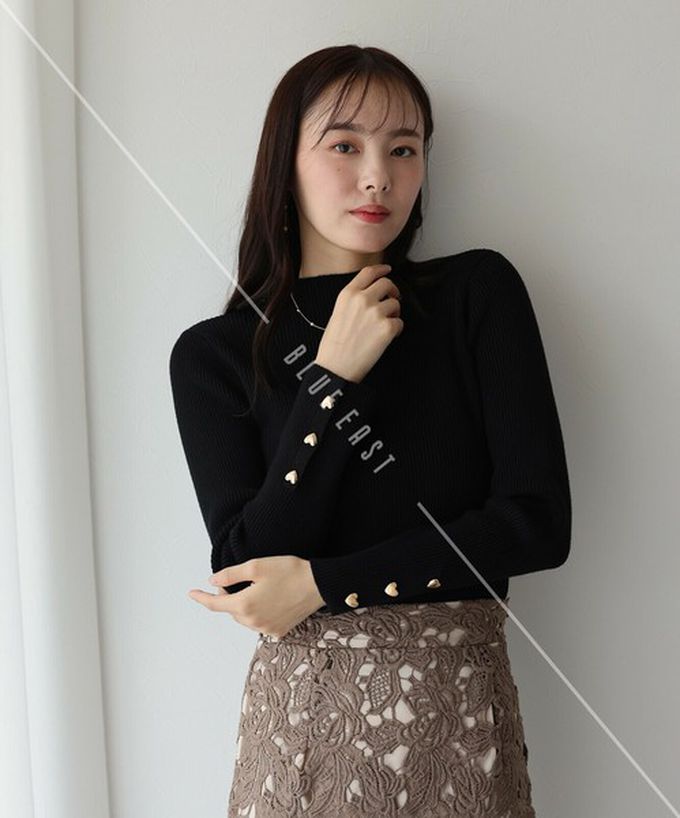 日本 BLUE EAST - 愛心金釦羅紋小高領長袖上衣-海軍藍