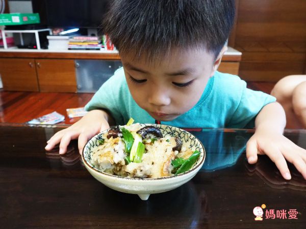 人氣港式點心【新葡苑】大廚蘿蔔糕、小豬流沙包 ✦ 超值優惠價，現買現賺！