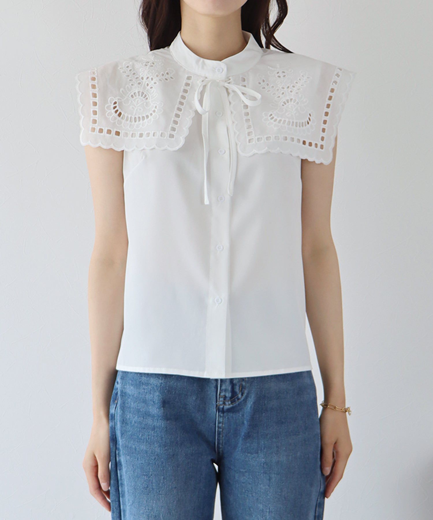 日本 BLUE EAST - 甜美蕾絲方領無袖上衣-水藍