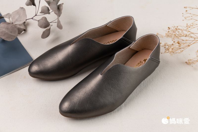 日本女裝代購 - 日本製 柔軟V字腳背美型平底鞋-經典黑
