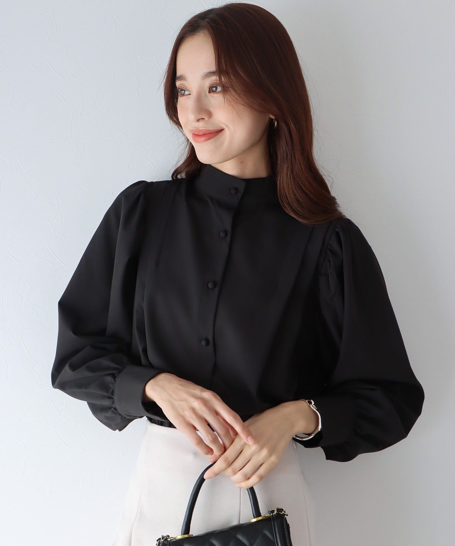 日本 BLUE EAST - 文藝氣質打摺長袖襯衫-米杏