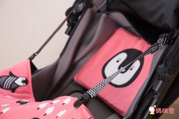 OGG 喔咯 - 外出隨身被組合-企鵝可莉-粉紅 (90*70cm / 26*20cm)-1組