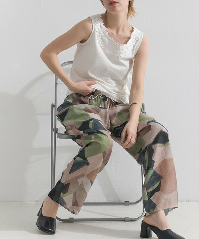 日本 le colis - [人氣款]個性派印花輕盈寬褲-葉片-墨綠x棕