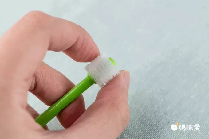 日本西松屋 - 日本製 360度兒童牙刷-綠-0-3歲使用