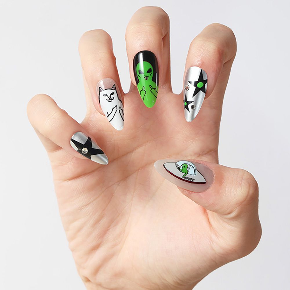 Ripndip 中指貓 WE OUT HERE - 主題指甲穿戴甲銀色底貓貓微笑貼鑽美甲貼