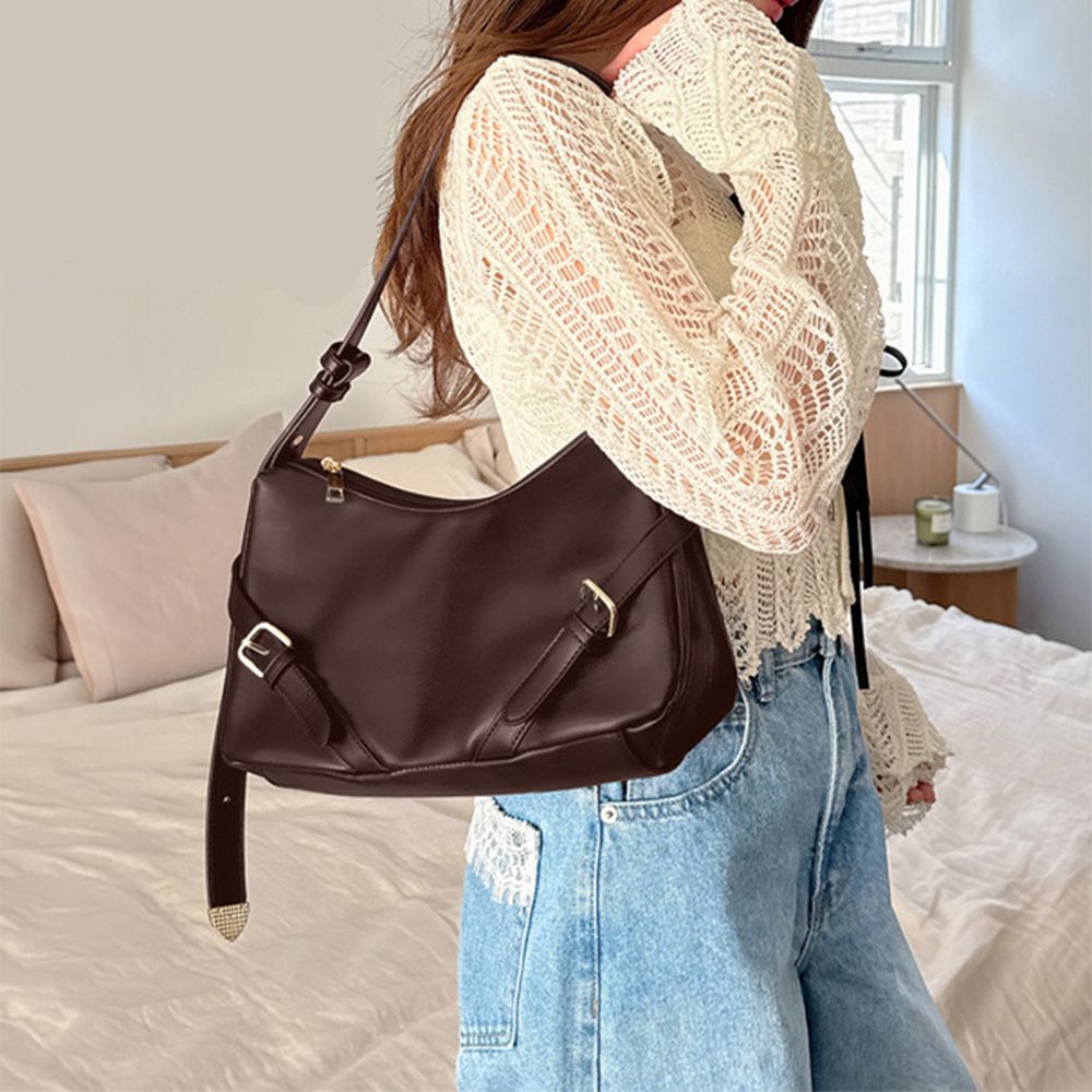 俐落皮帶造型簡約肩背包-咖啡 (F)