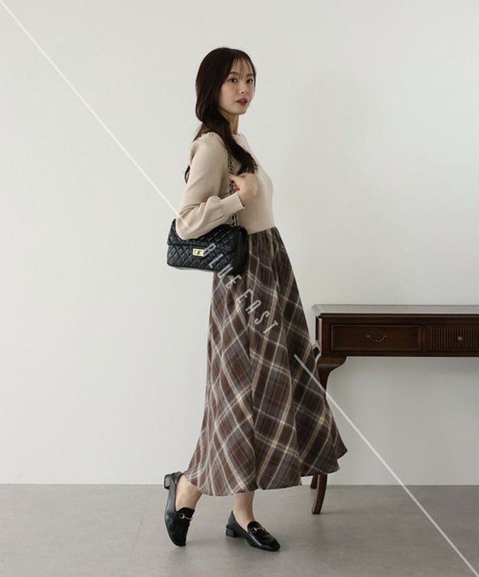 日本 BLUE EAST - 美型修身小澎袖針織長袖洋裝-格紋拼接-海軍藍