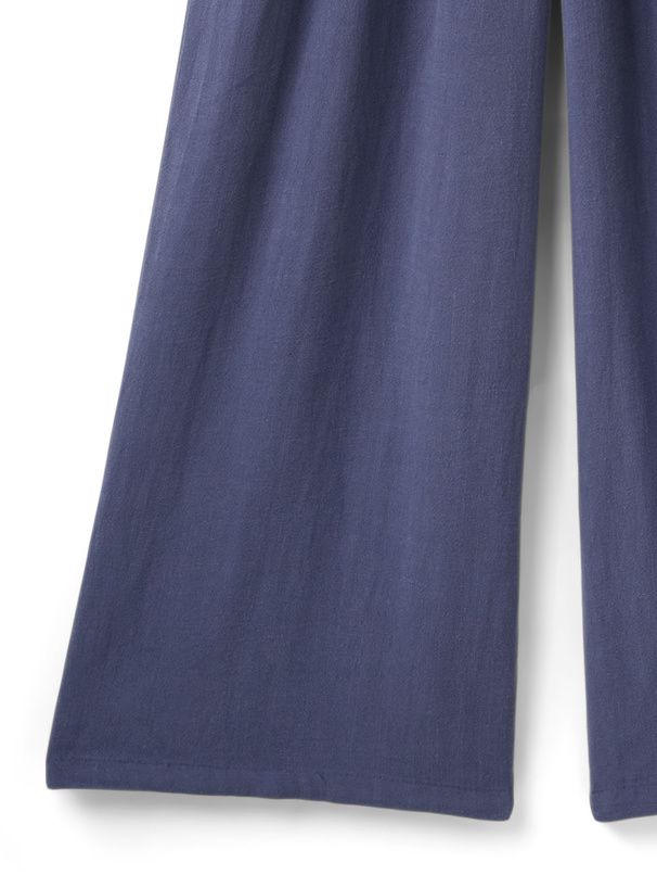 日本 GRL - V領棉麻荷葉邊修身吊帶褲-米杏