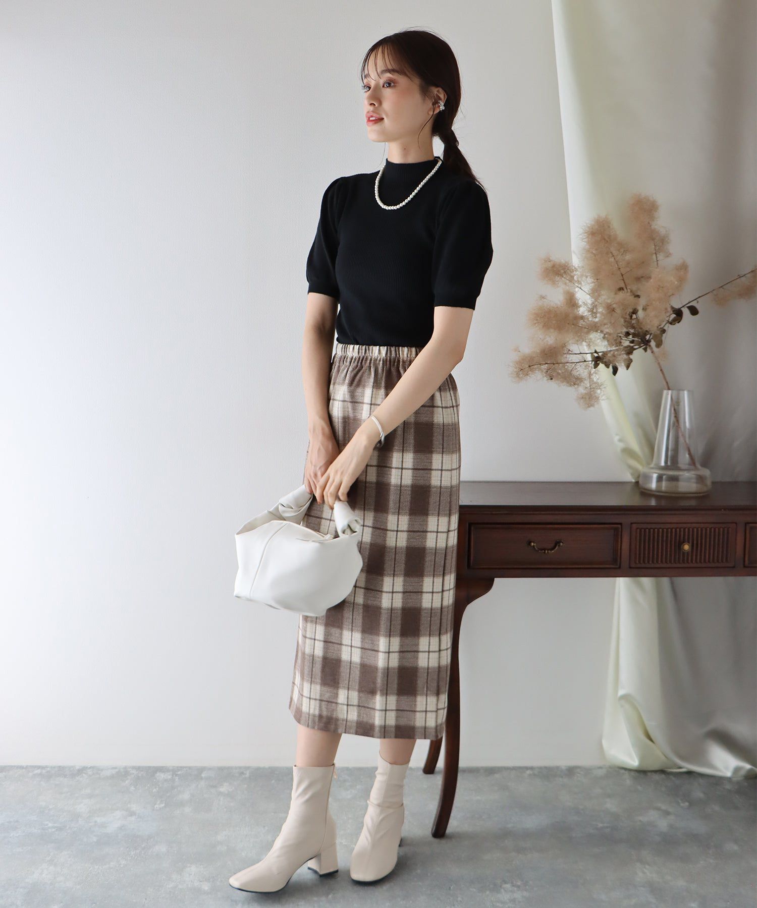 日本 BLUE EAST - 甜美彈性羅紋泡泡袖上衣-咖啡