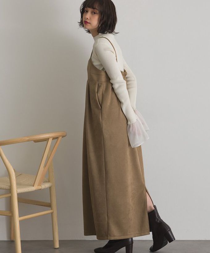 日本 ELENCARE DUE - 柔美垂墜感優雅絨面吊帶洋裝-卡其棕